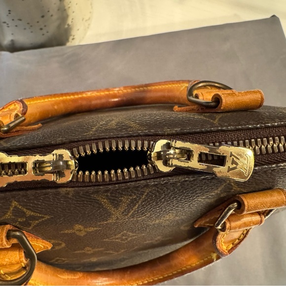 AUTHENTIC LOUIS VUITTON ALMA BAG
💕LOVE IT OR LEAVE IT💕JEBWA MYSTERY GAME - Picture 5 of 11